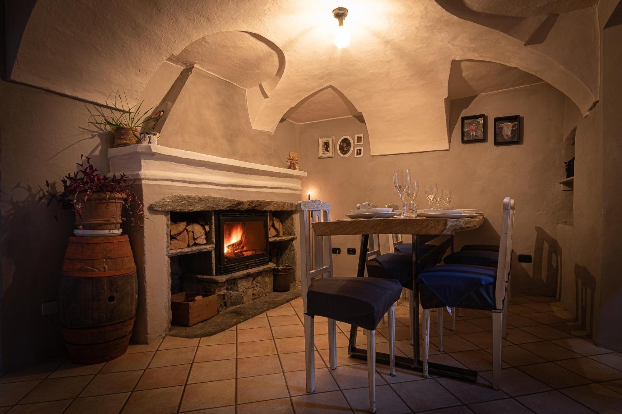 Relais Del Brigante Acomodação com café da manhã Settimo Vittone Exterior foto